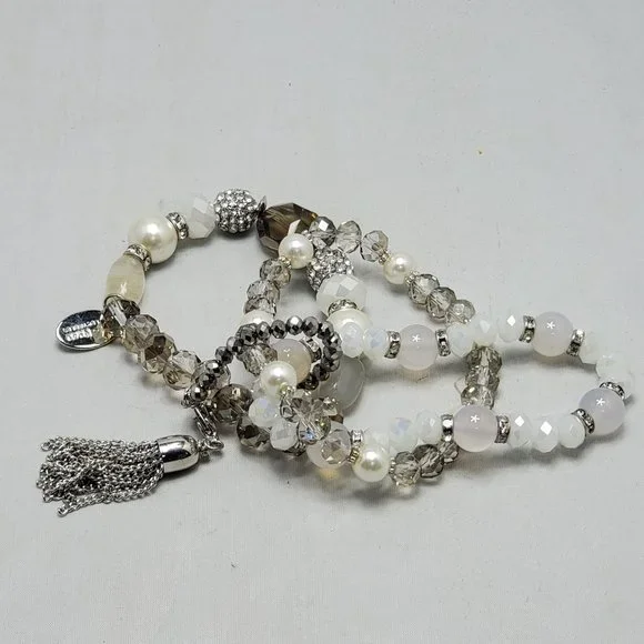 ALI KHAN glass beaded bracelet with rhinestone & pearl with tassel and gift box - Picture 5 of 7
